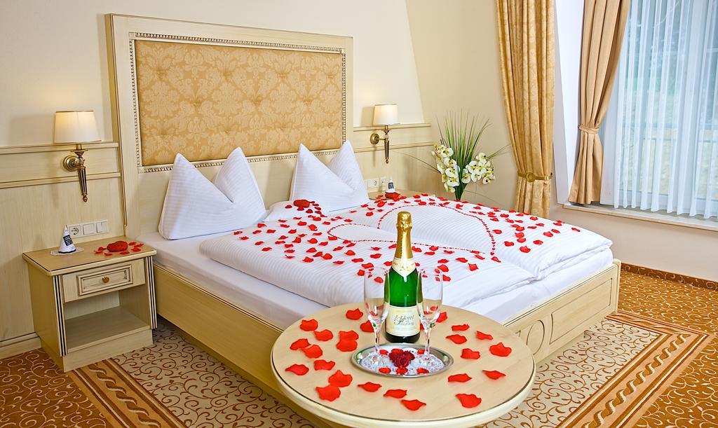 Hotel Am Schlossberg Ердінґ Екстер'єр фото