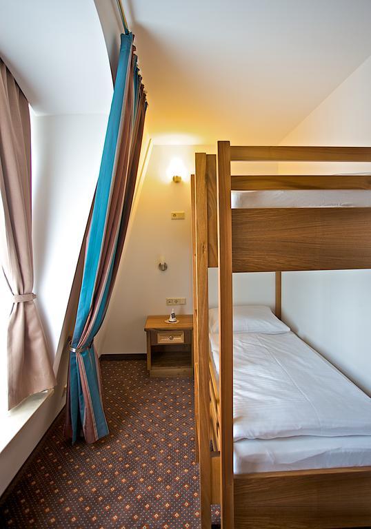 Hotel Am Schlossberg Ердінґ Номер фото