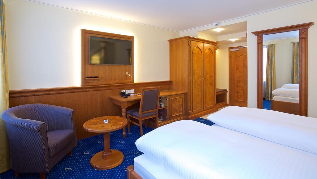 Hotel Am Schlossberg Ердінґ Екстер'єр фото