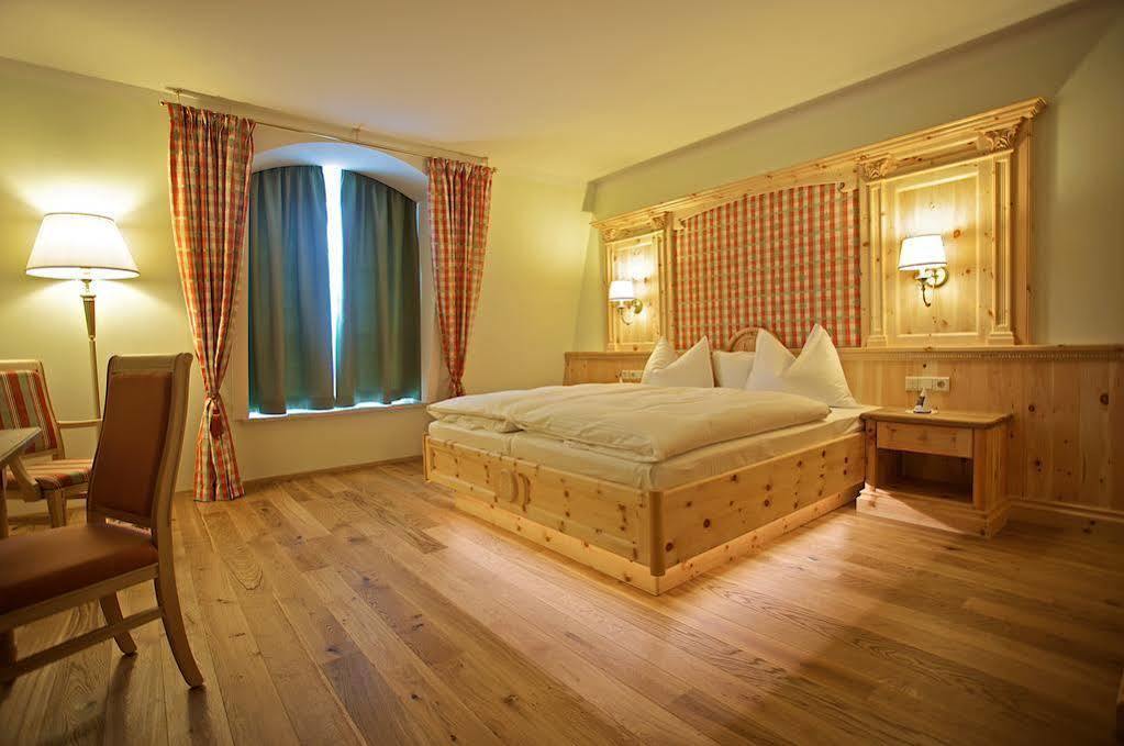 Hotel Am Schlossberg Ердінґ Екстер'єр фото